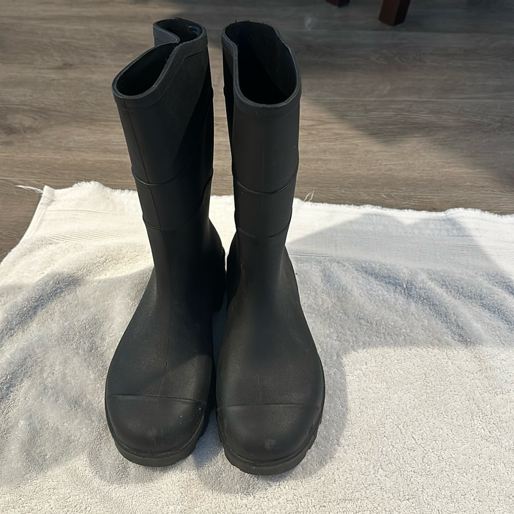 Size 7 Heavy Duty Black Costco Rain Boots